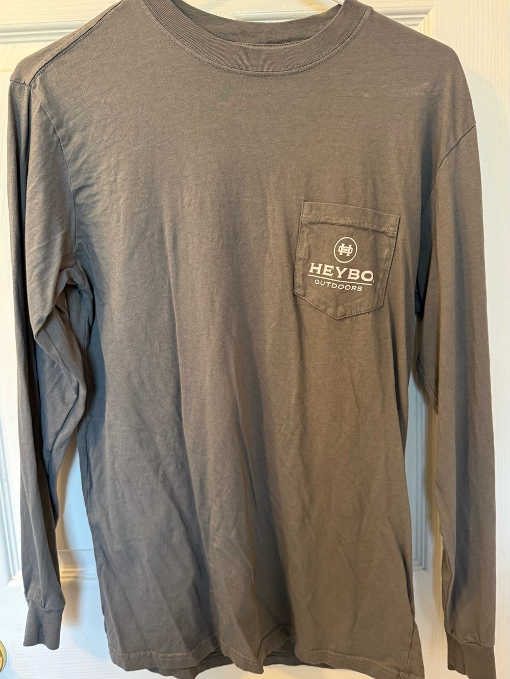 Heybo Men's Long Sleeve Pocket Tee in Charcoal